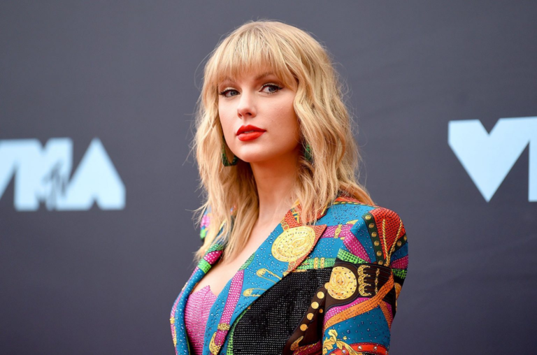 Taylor Swift Biography, Net worth, Ethnicity, Personal life, Timeline, Life story, Upbringing